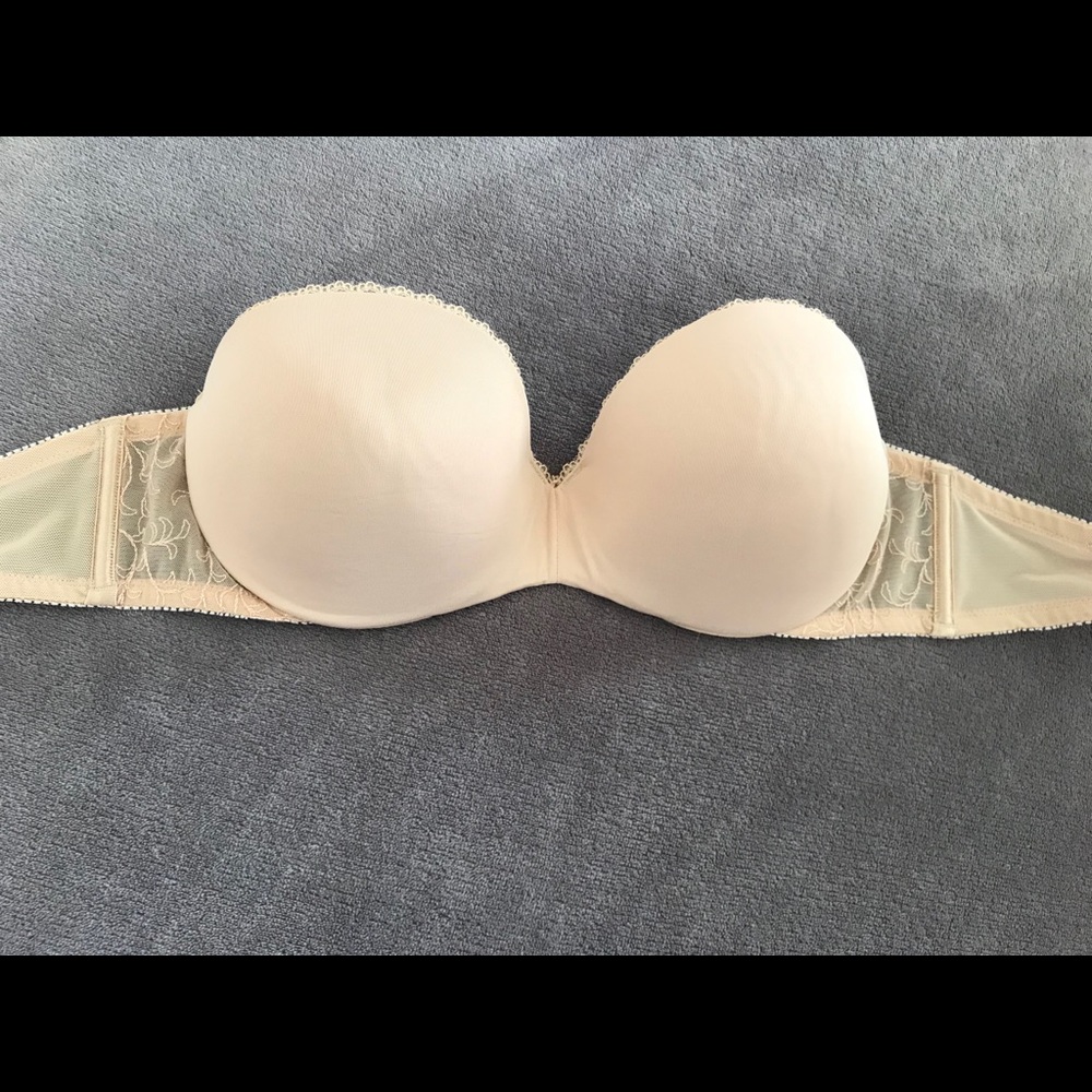 Strapless Push Up Bra In Barely Beige